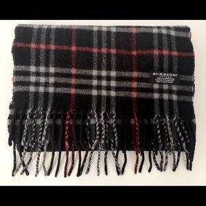 Burberry vintage 100% lambswool scarf